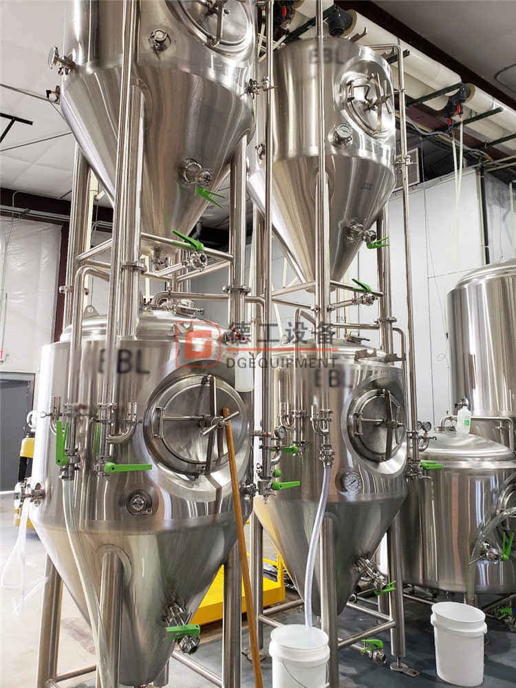 New Brewing System 3.5bbl 4HL Conical Fermenter / Unitank stackable (Jacketed with Top Manway